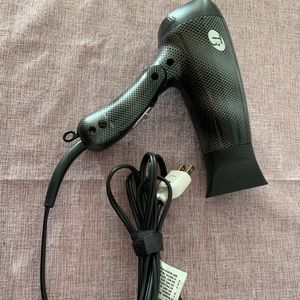 Compact folding hairdryer